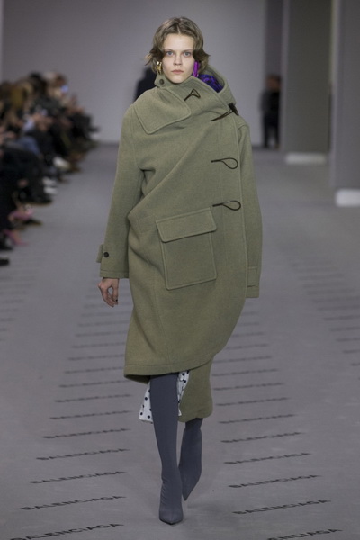 Balenciaga AW 2017 (74010- Balenciaga-AW-2017-03.jpg)